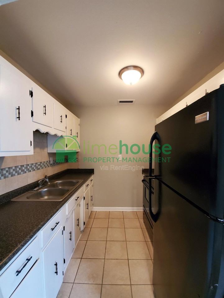 2421 Arkansas Ave #A - Photo 4 of 13