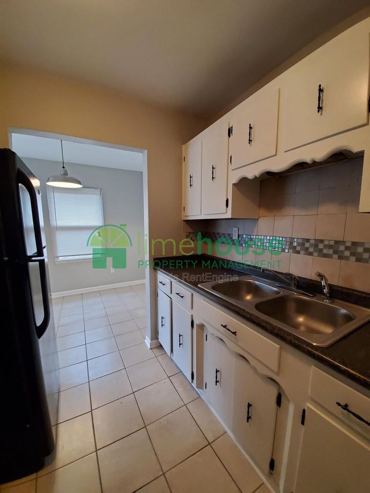 2421 Arkansas Ave #A - Photo 6 of 13