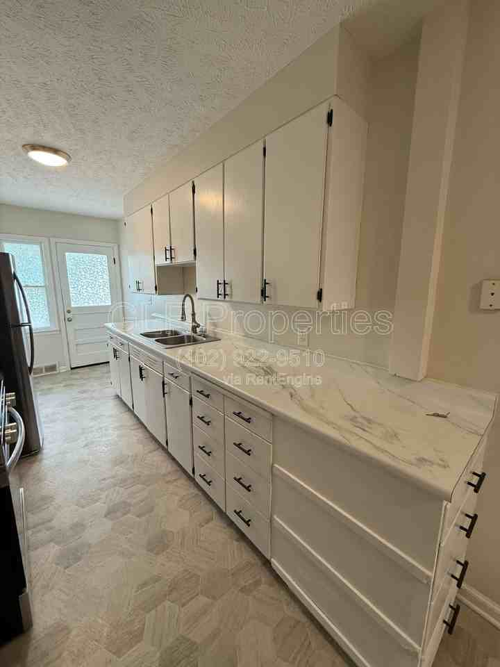 612 N 13th St - Photo 2 of 20