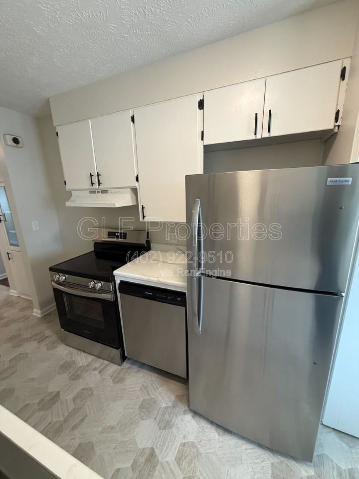 612 N 13th St - Photo 3 of 20