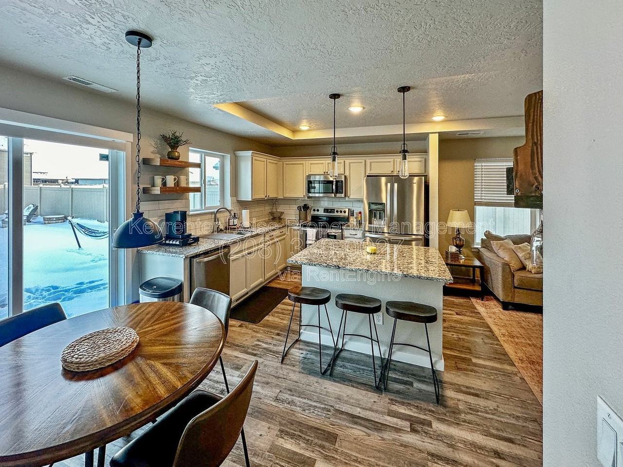 17770 Goose Ridge Ave - Photo 4 of 25