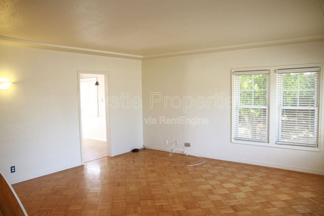 271 Viewmont Ave - Photo 4 of 16