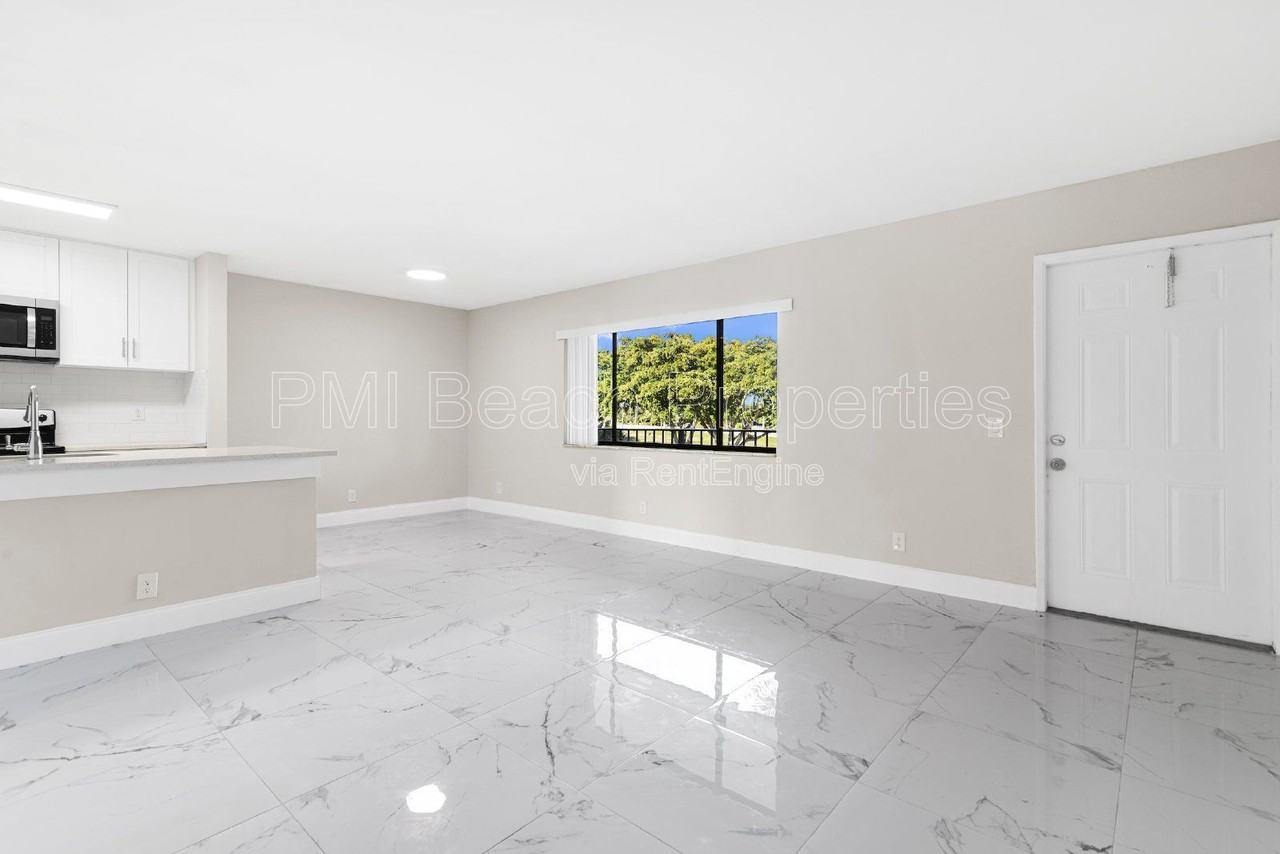 712 Meadows Cir - Photo 2 of 10