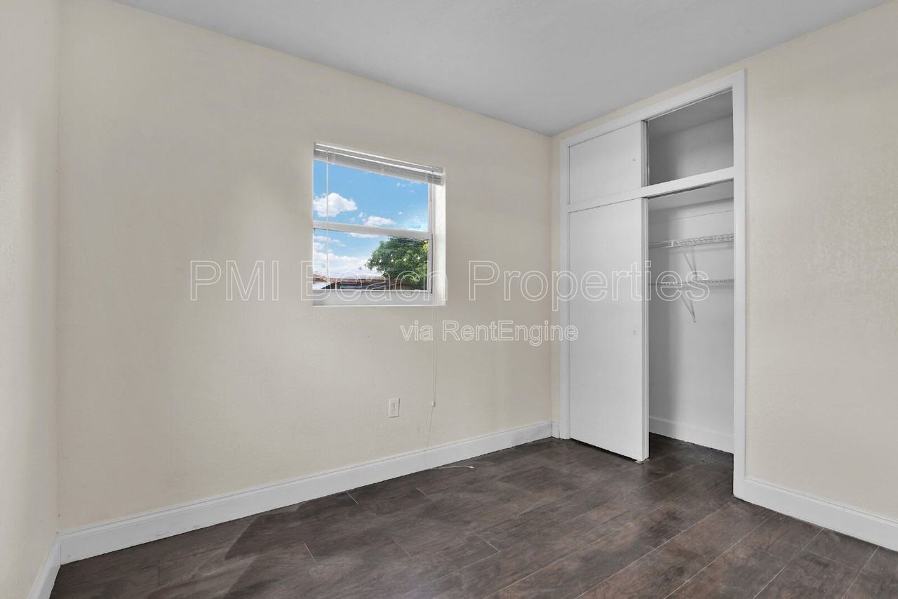 1821 Montague St - Photo 2 of 33