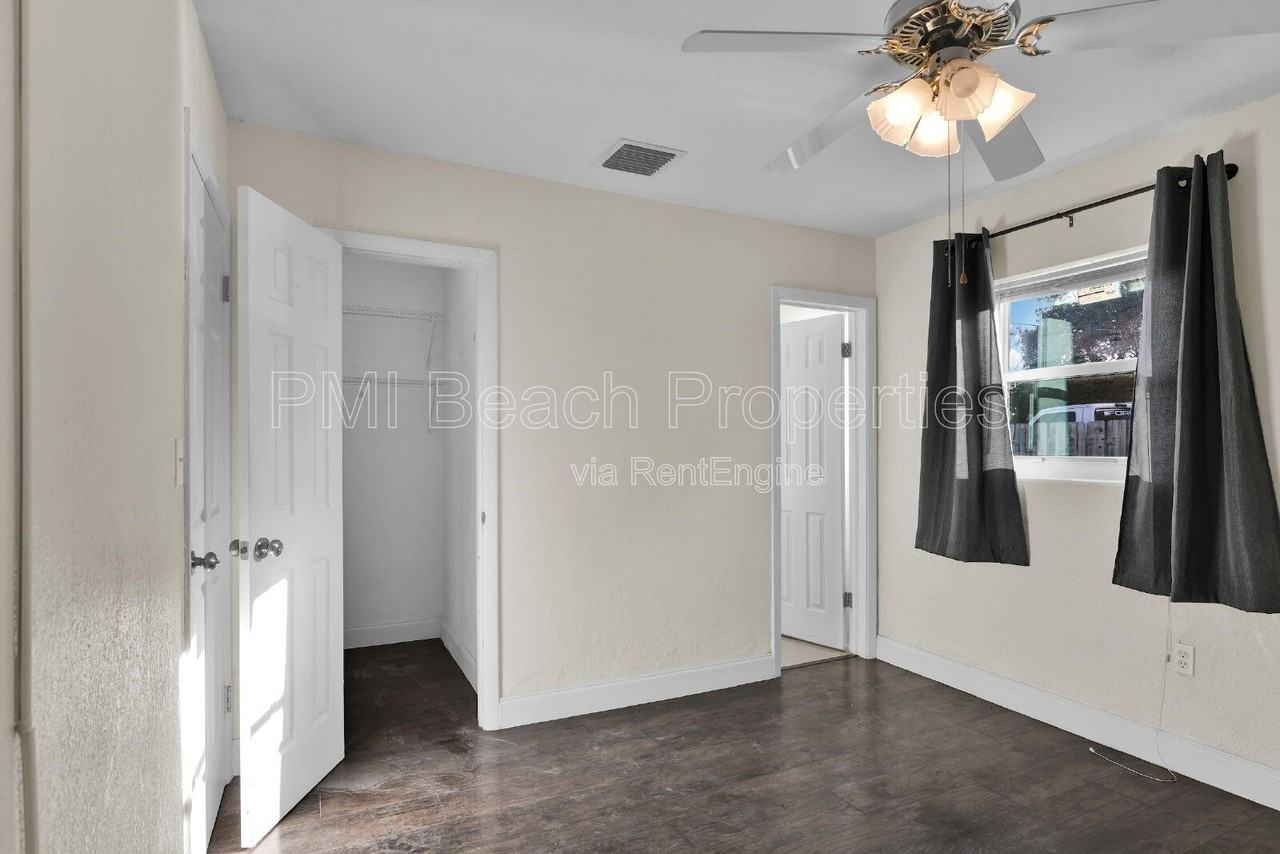 1821 Montague St - Photo 3 of 33