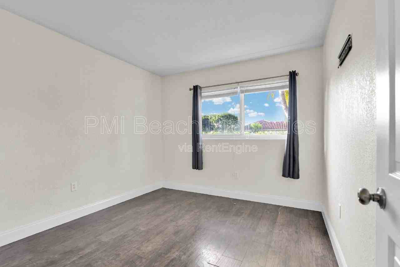 1821 Montague St - Photo 5 of 33