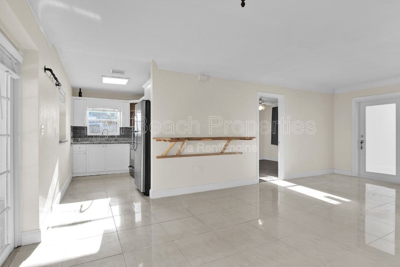 1821 Montague St - Photo 2 of 34