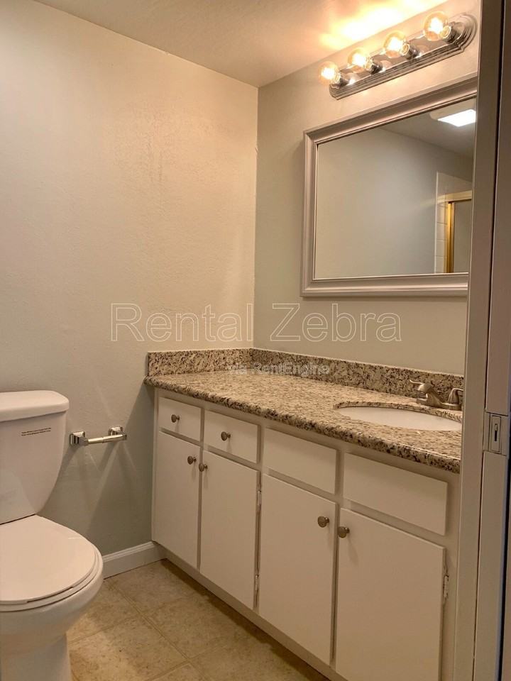 1592 Ashwood Dr - Photo 5 of 19
