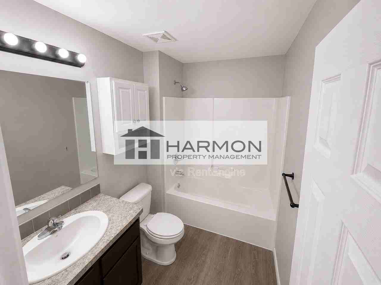 816 N Crestway St - Photo 3 of 8