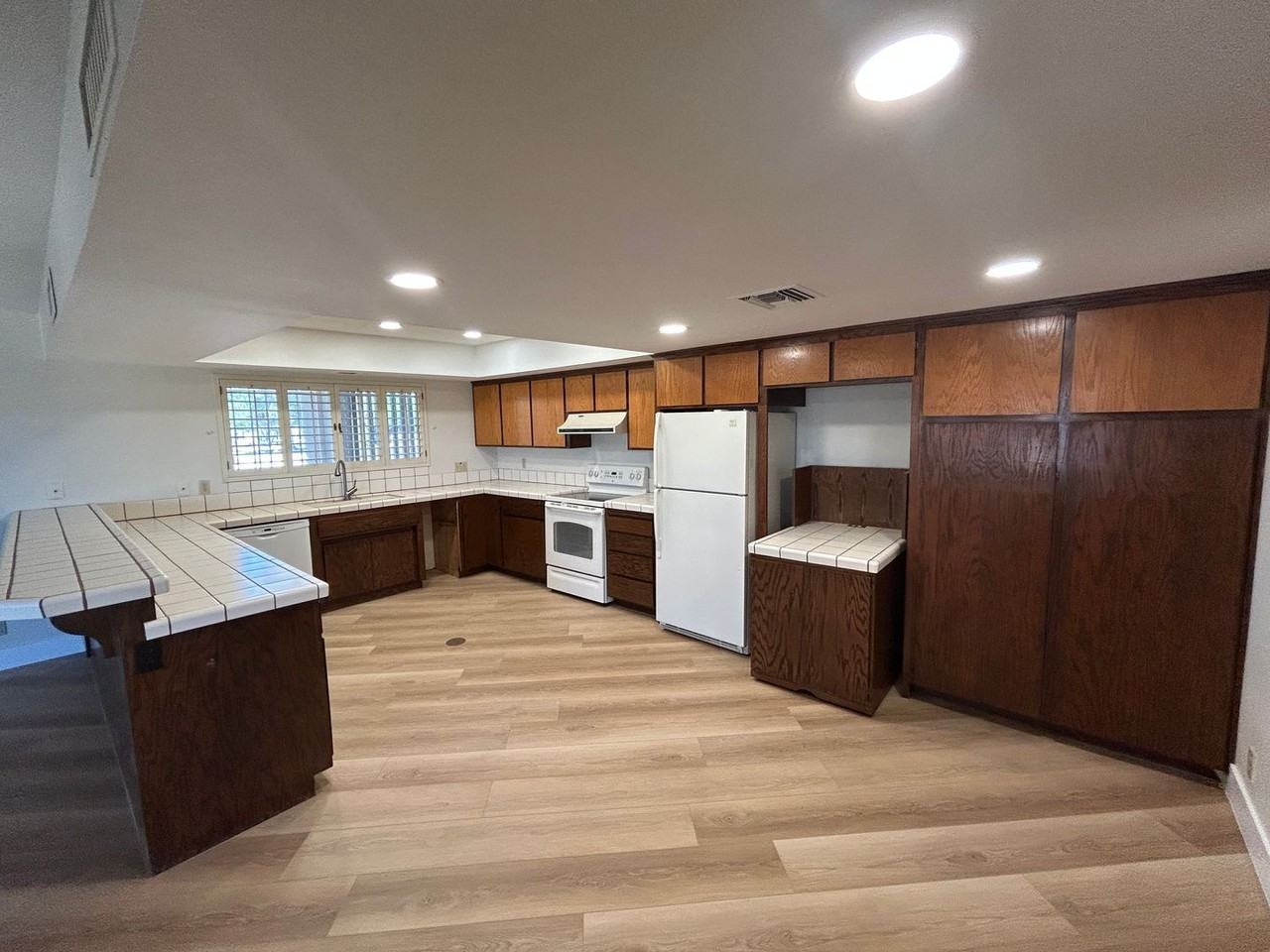 985 E Campina Ln - Photo 2 of 32