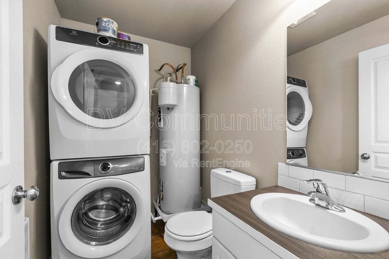 728 Nw Newport Ave #2D - Photo 4 of 10