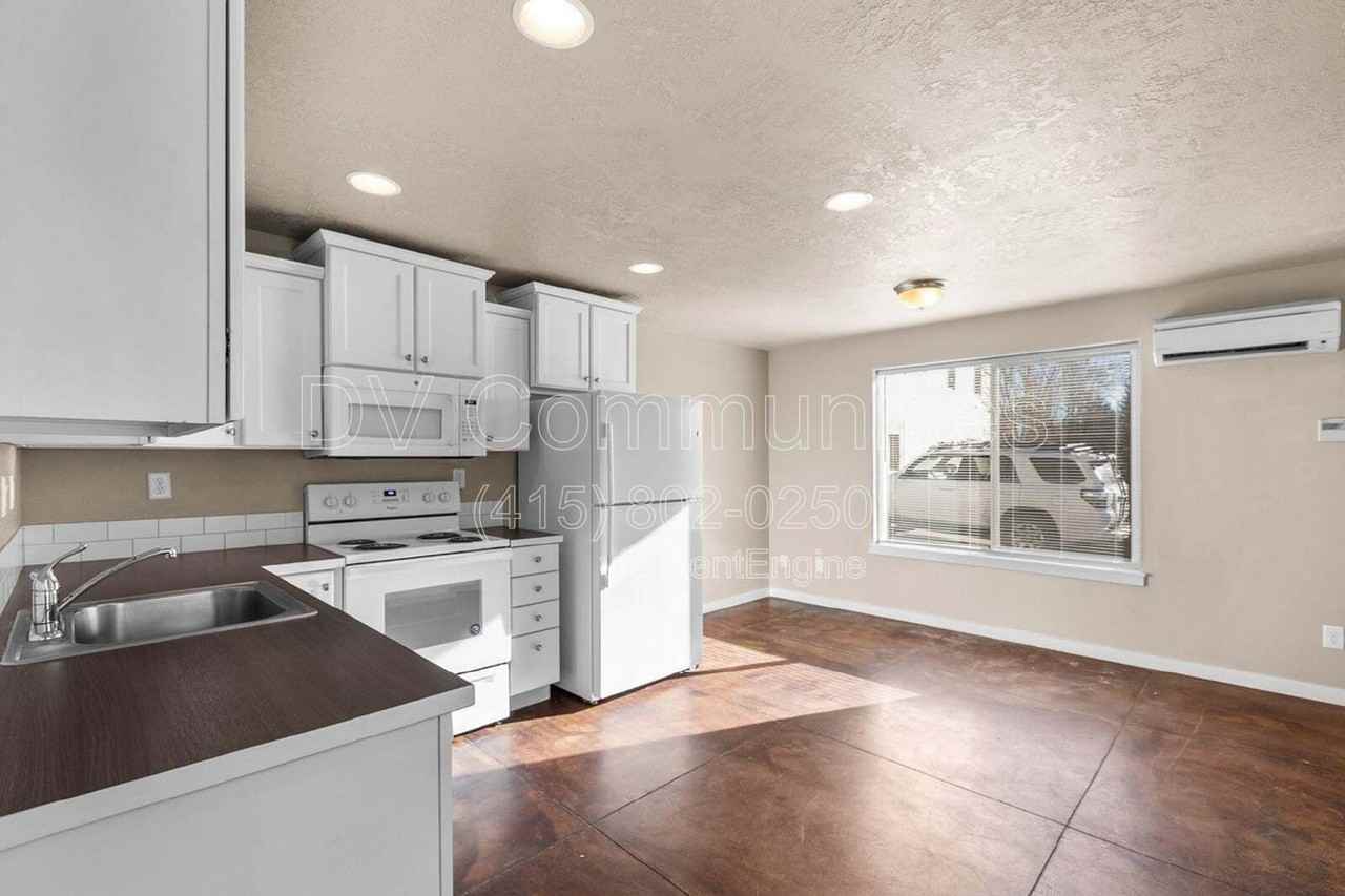 728 Nw Newport Ave #2D - Photo 5 of 10
