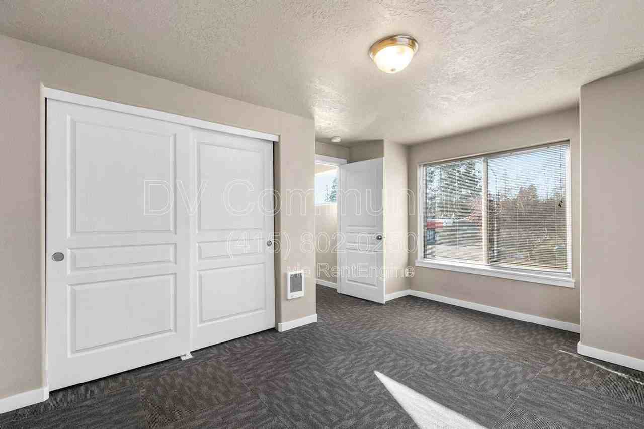 728 Nw Newport Ave #2D - Photo 6 of 10