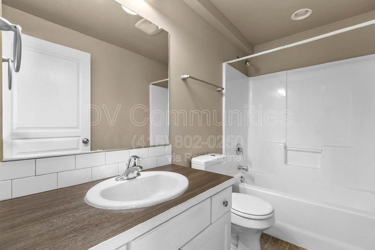 728 Nw Newport Ave #2D - Photo 7 of 10