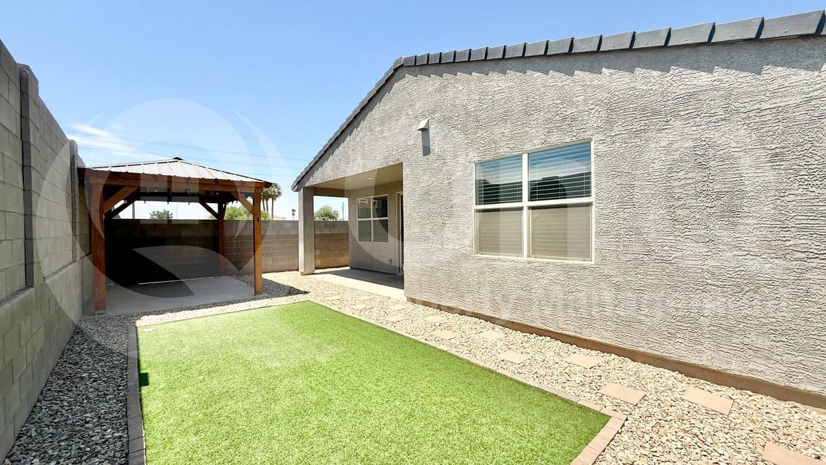 9053 W Agora Ln - Photo 5 of 35