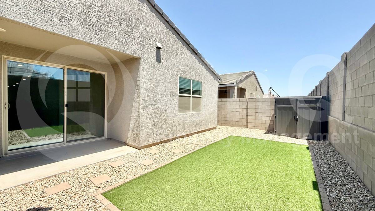 9053 W Agora Ln - Photo 4 of 35