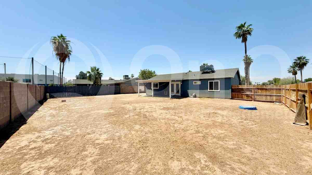 1653 N 69th Ave - Photo 6 of 19