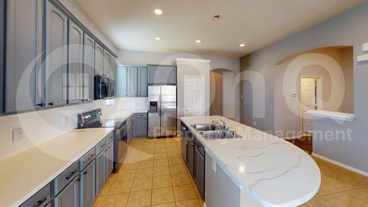 413 Driftwood Ct - Photo 4 of 24