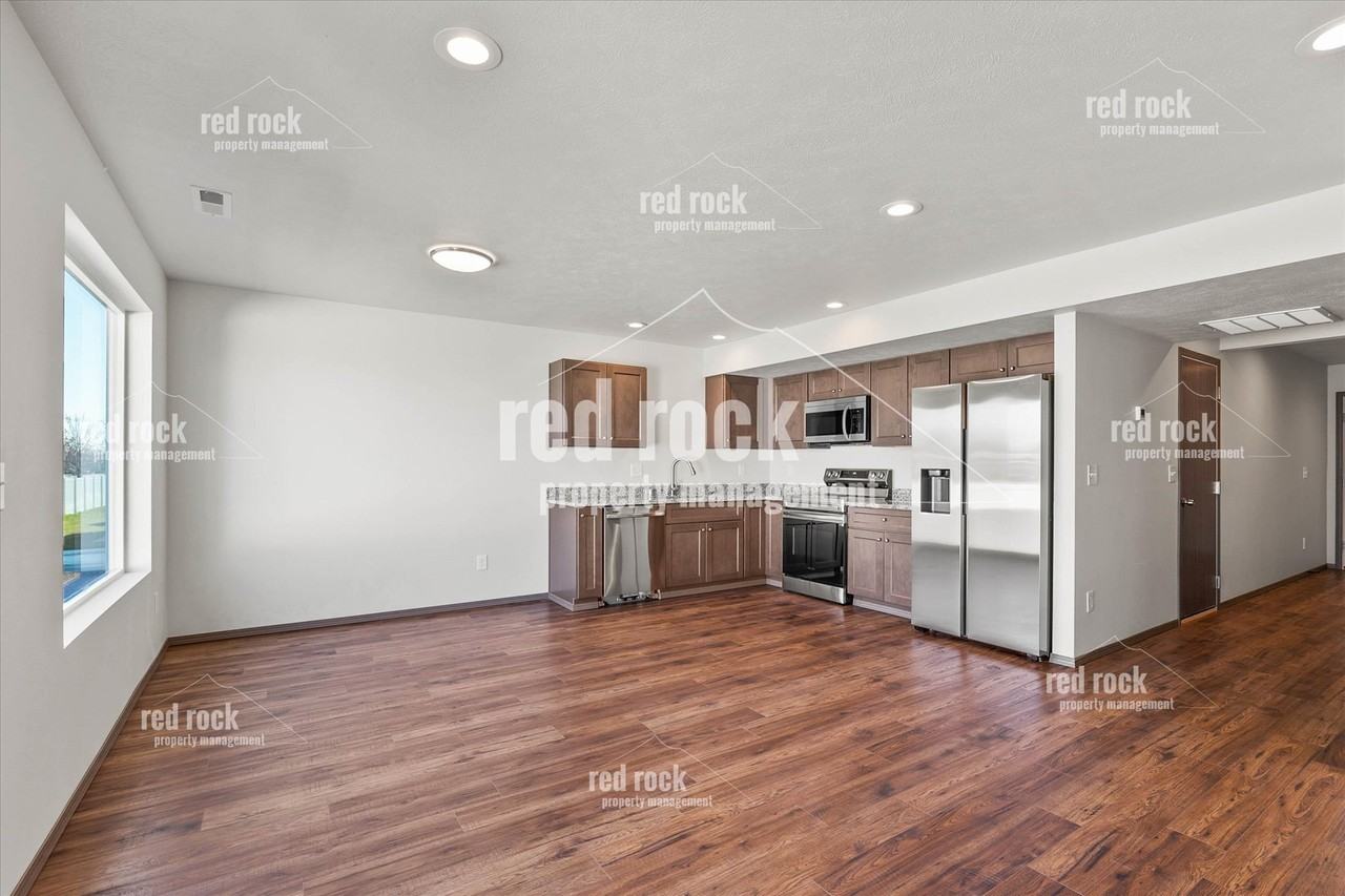 7113 E Pacific Way #2 - Photo 3 of 28