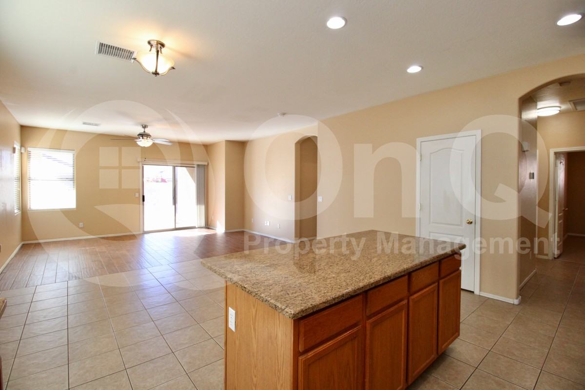 14839 W Larkspur Dr - Photo 5 of 27
