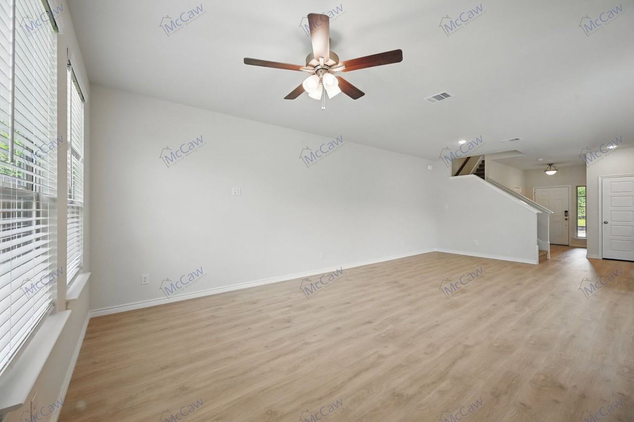502 Trailhead Ln - Photo 3 of 27