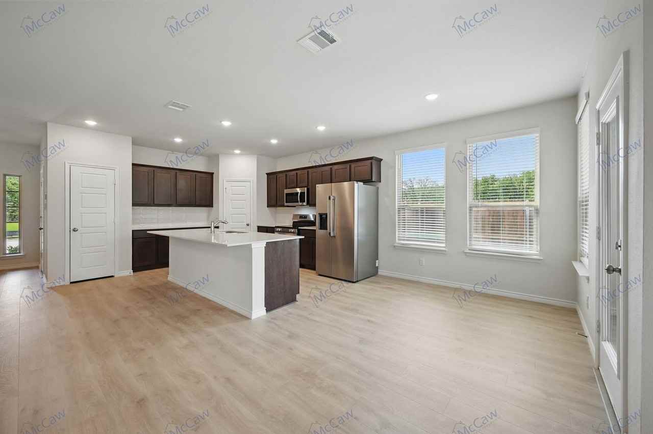 502 Trailhead Ln - Photo 7 of 27