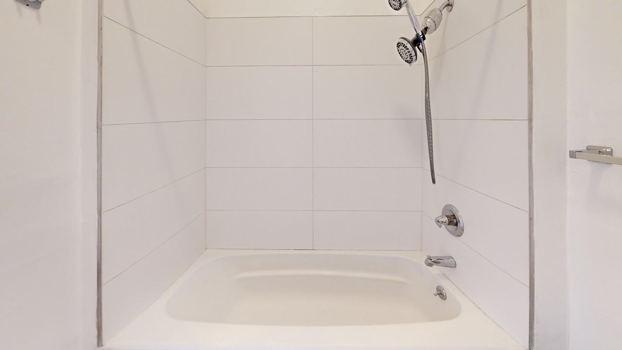 1050 Post Street - Photo 4 of 16