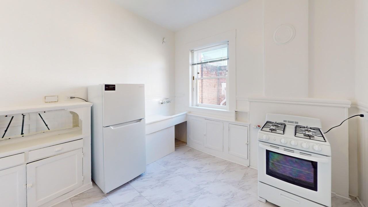 1050 Post Street - Photo 7 of 16