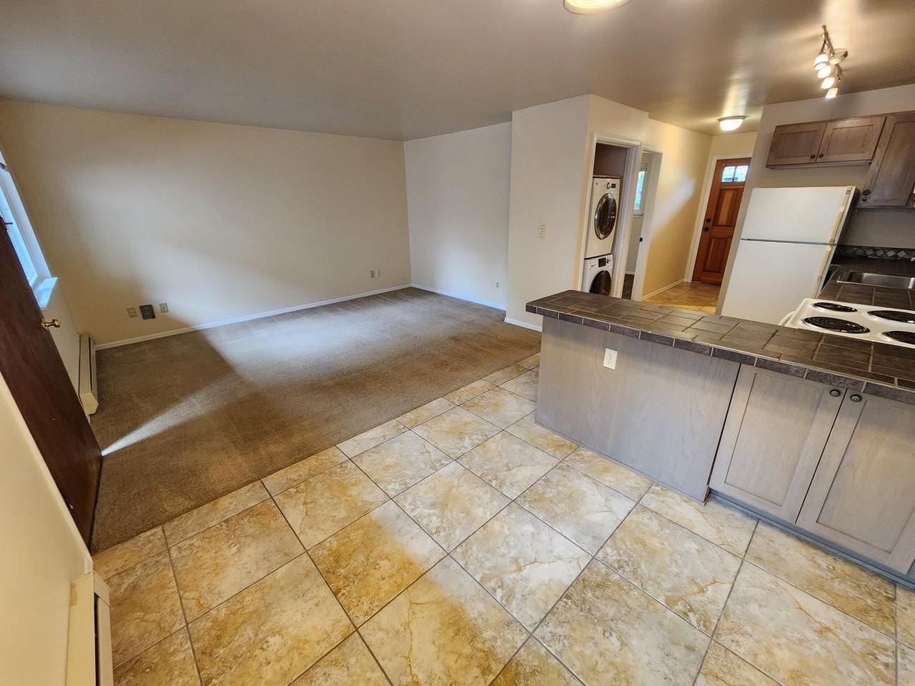 LLANDOVER FLATS - Photo 4 of 11