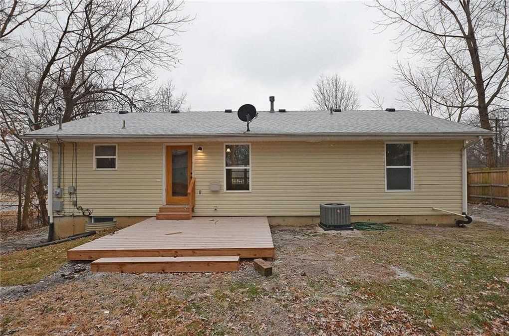 6130 Ne Vivion Rd - Photo 3 of 17
