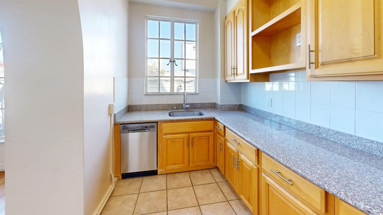 1425 Taylor Street - Photo 5 of 16