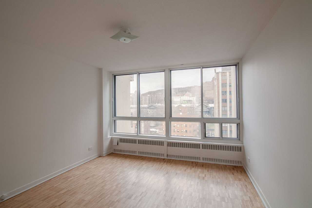 1975 Boul De Maisonneuve O — photo 3