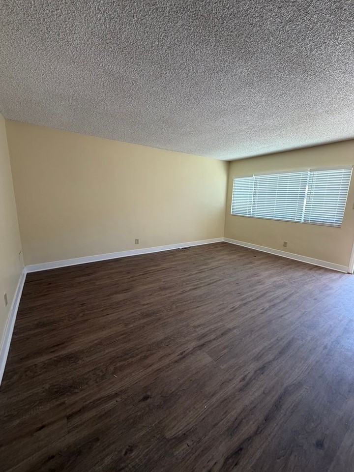 10041 Scott Avenue - Photo 2 of 24