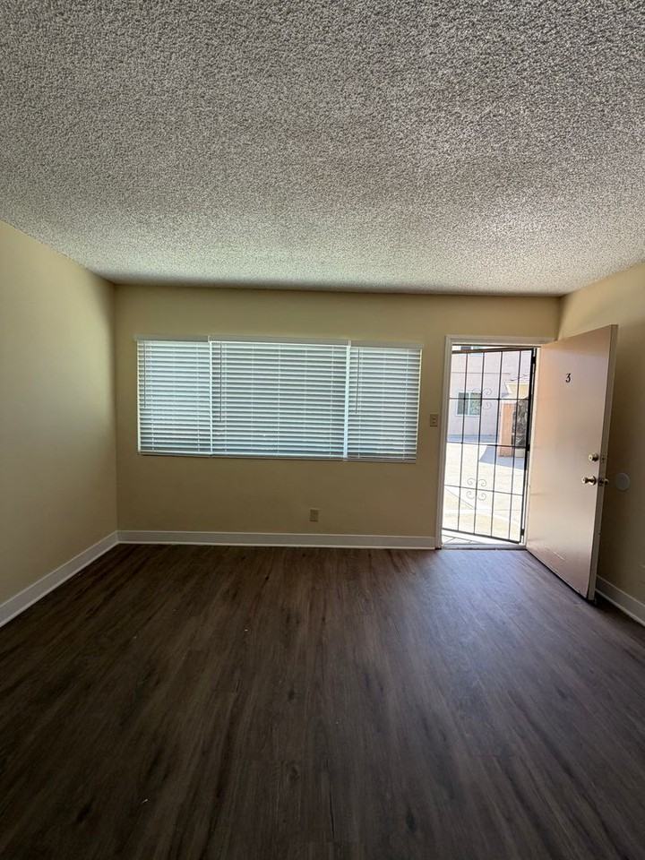 10041 Scott Avenue - Photo 3 of 24