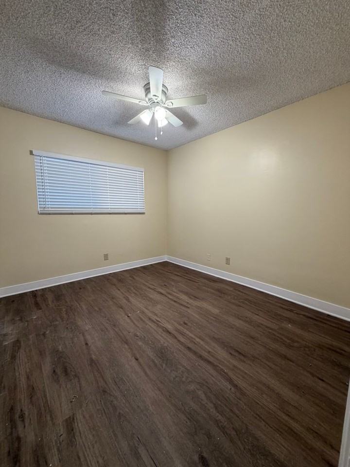 10041 Scott Avenue - Photo 6 of 24