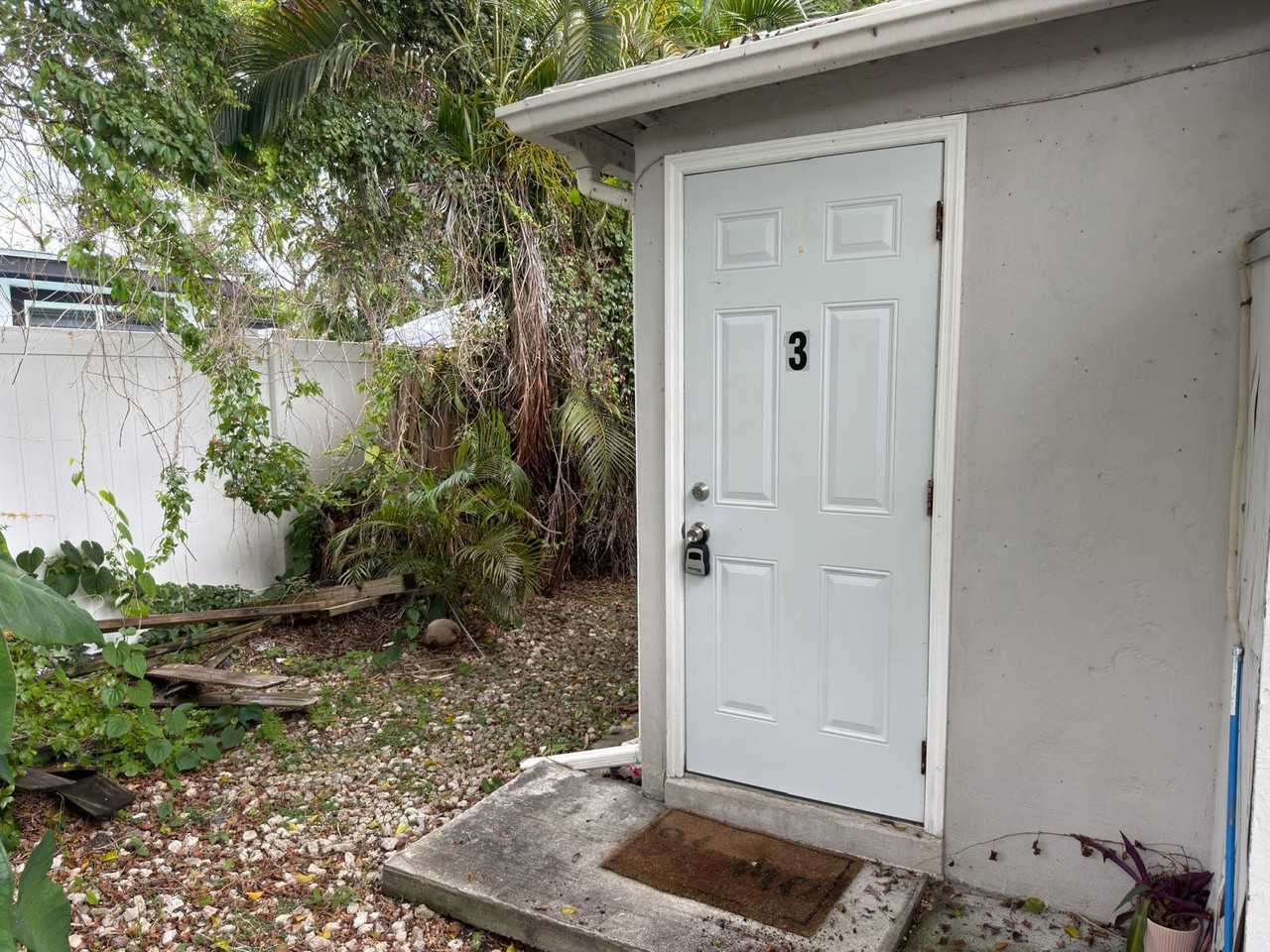 10335 Nw 2nd Ct #3 - Photo 4 of 6