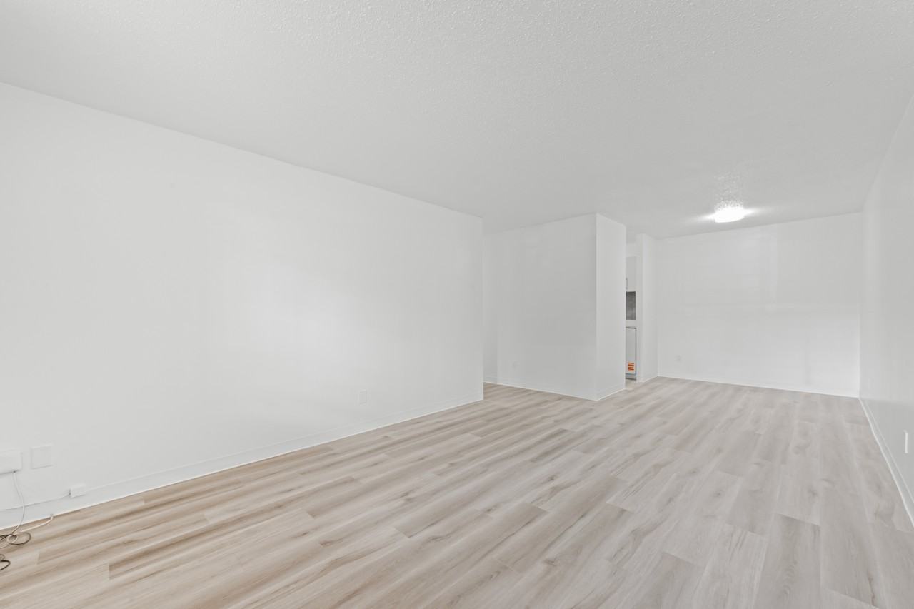 Grandview Manor - Photo 3 of 10