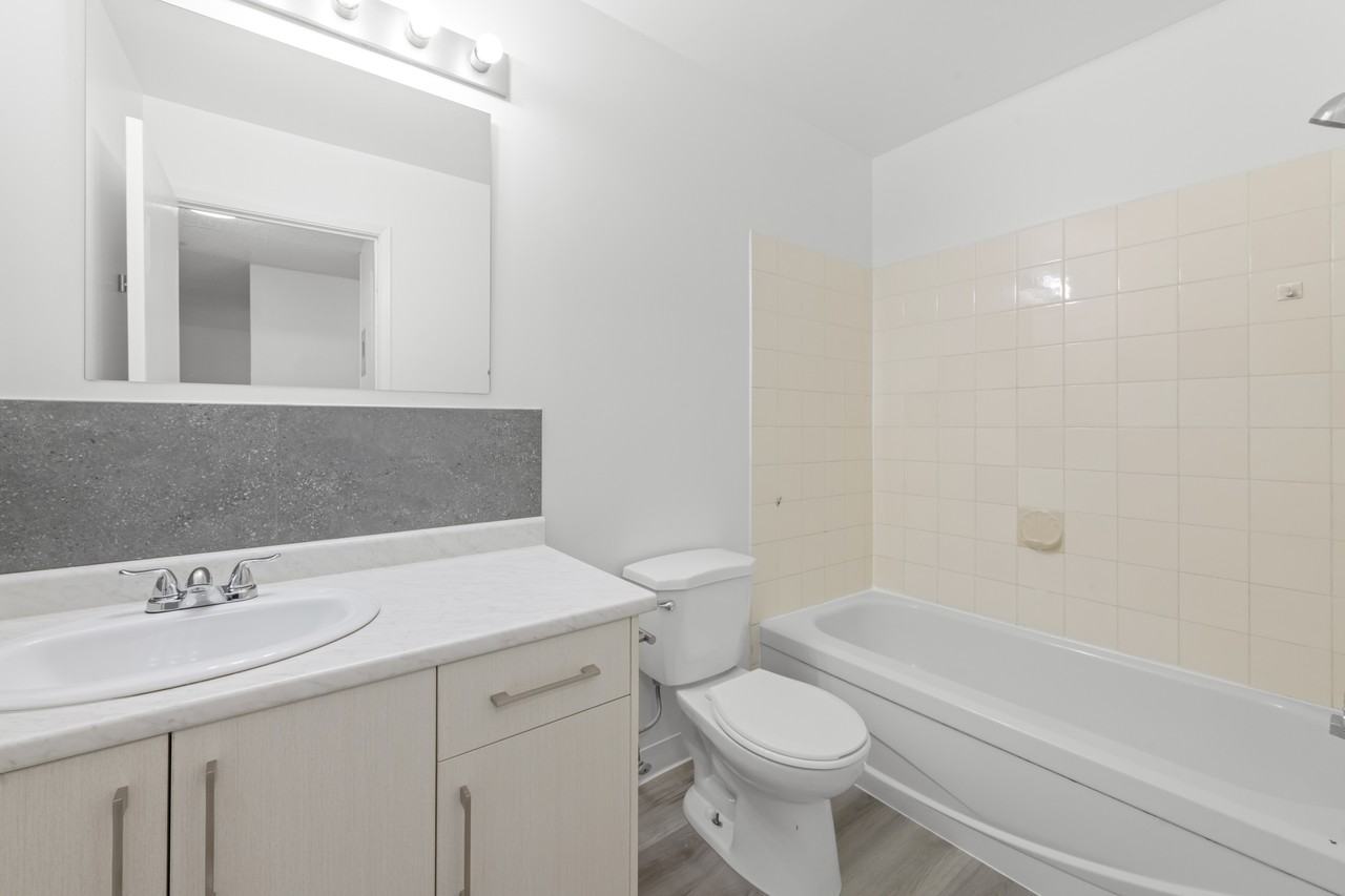 Grandview Manor - Photo 6 of 10
