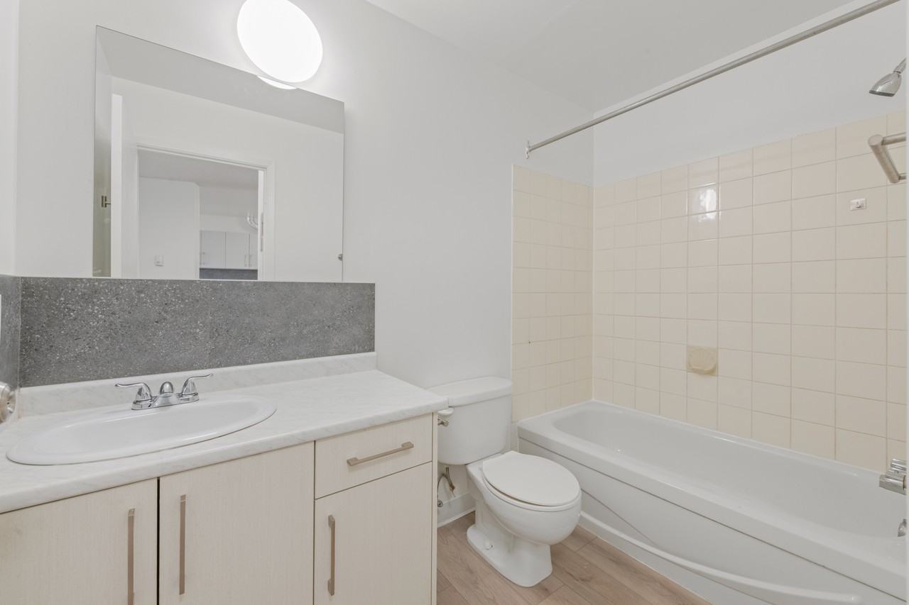 Courts Manor - Photo 2 of 10