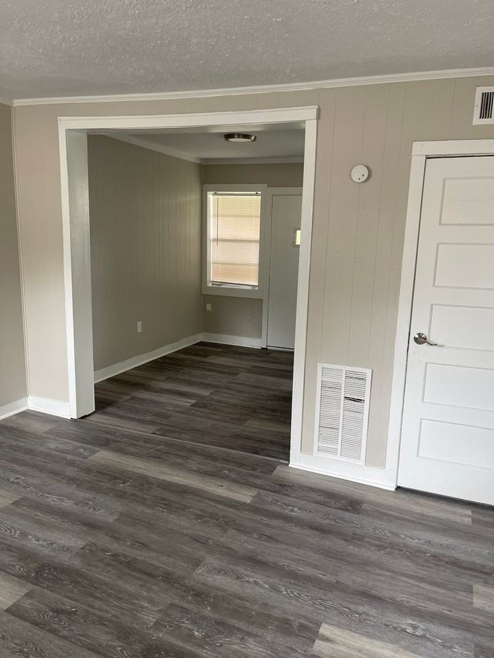450 Lake Hill Dr - Photo 2 of 8