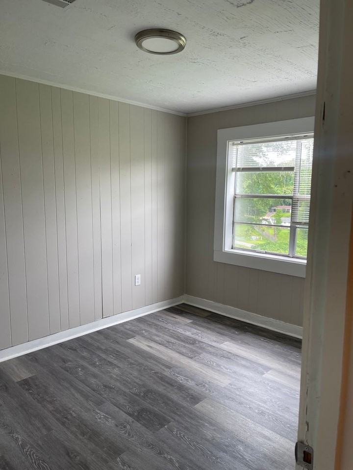 450 Lake Hill Dr - Photo 5 of 8