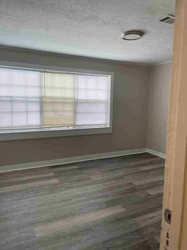 450 Lake Hill Dr - Photo 6 of 8