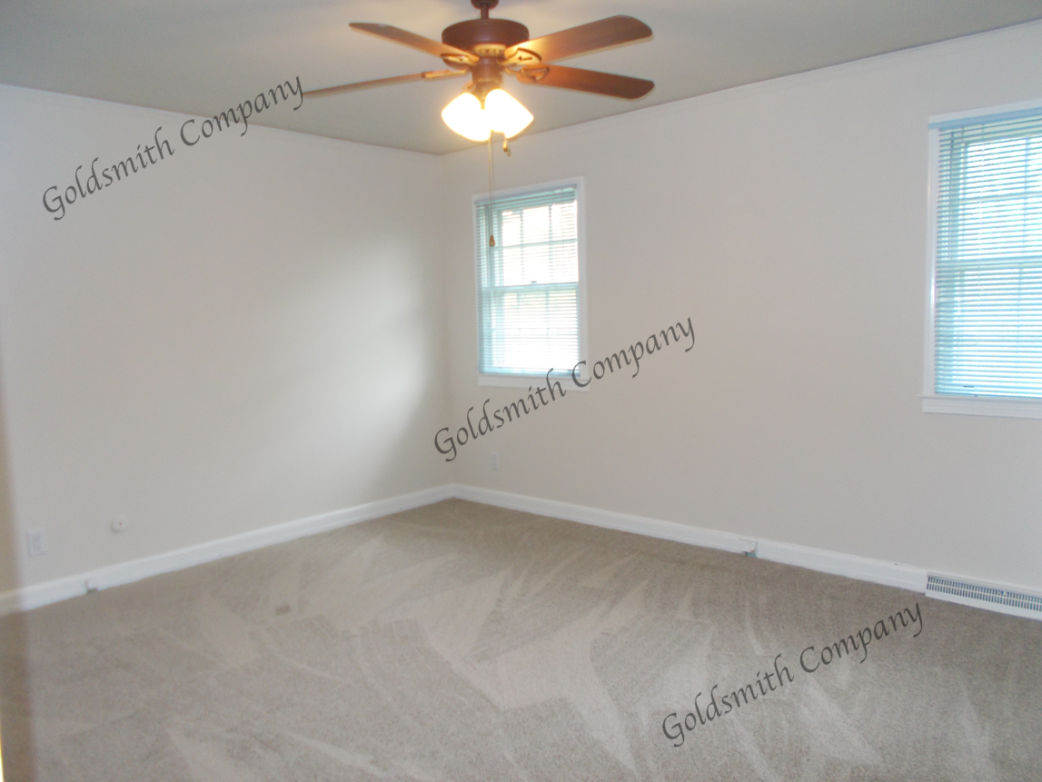 21 Northway Dr - Photo 7 of 11