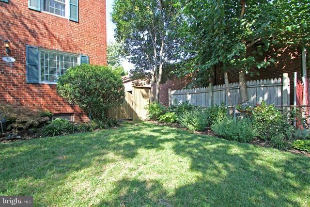 711 S Columbus St - Photo 2 of 12