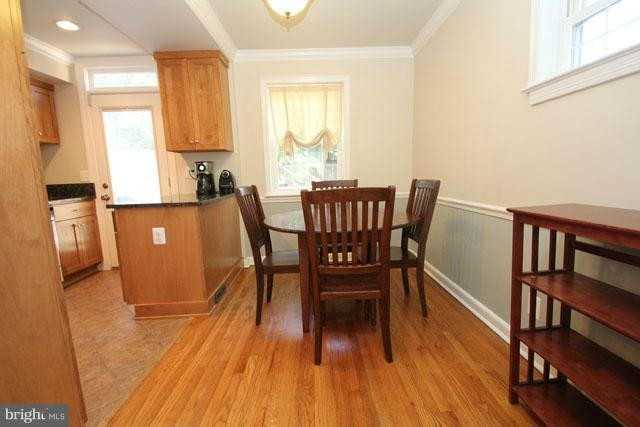 711 S Columbus St - Photo 3 of 12