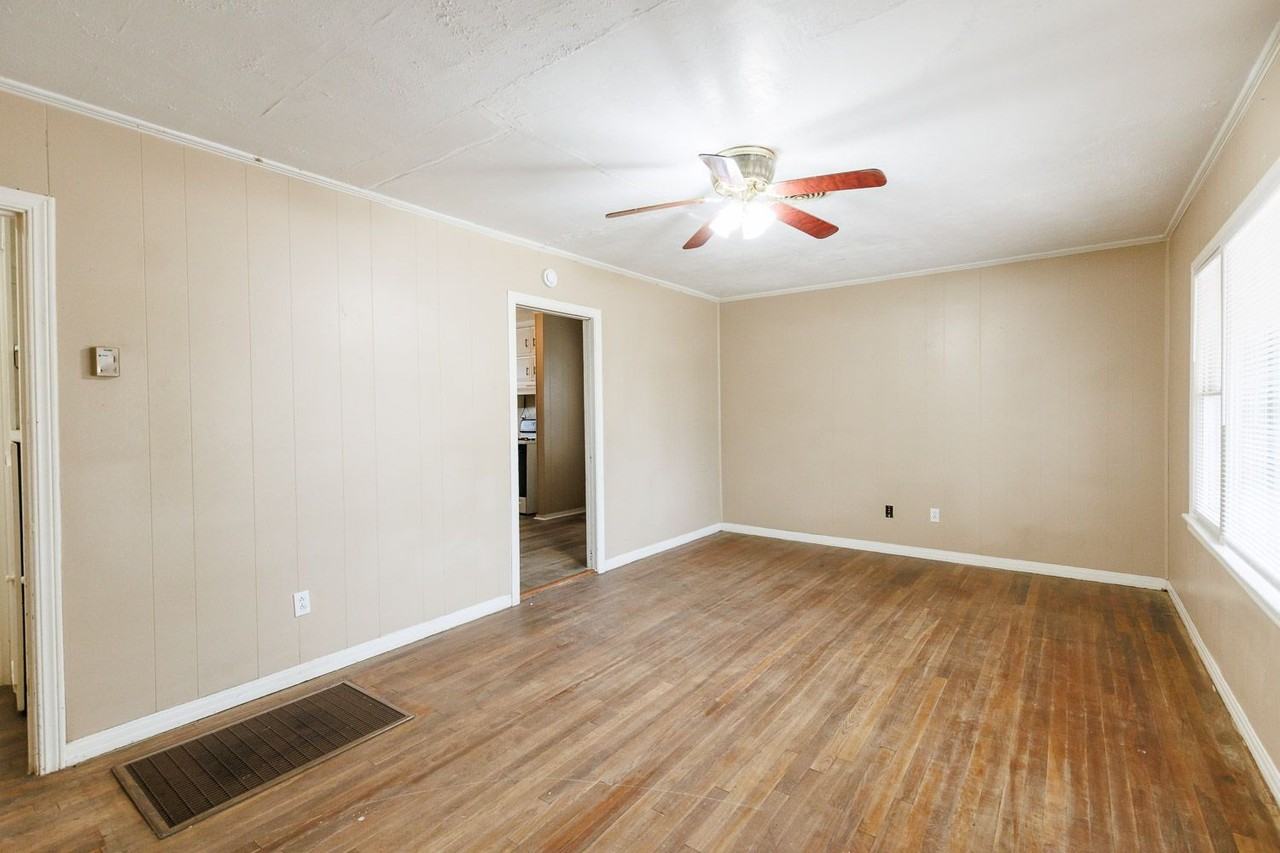2513 35th St - Photo 4 of 21