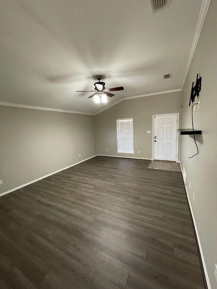 1903 99th Pl - Photo 2 of 10