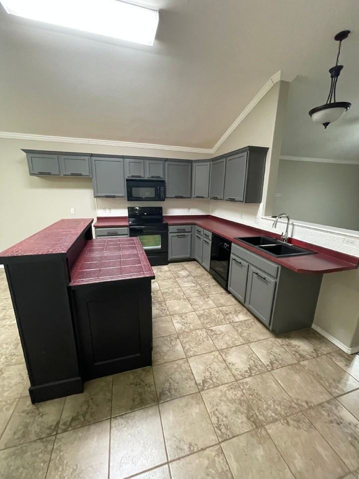 1903 99th Pl - Photo 3 of 10