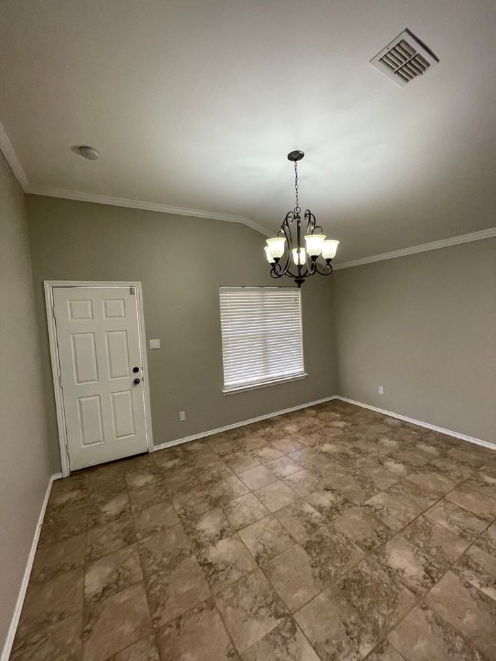 1903 99th Pl - Photo 4 of 10