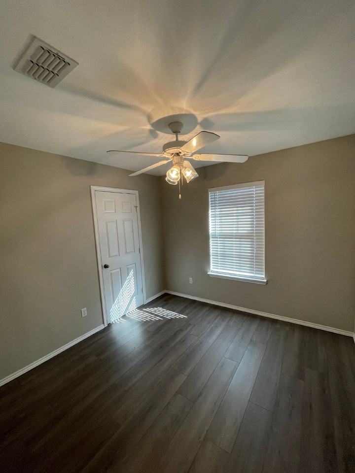 1903 99th Pl - Photo 5 of 10